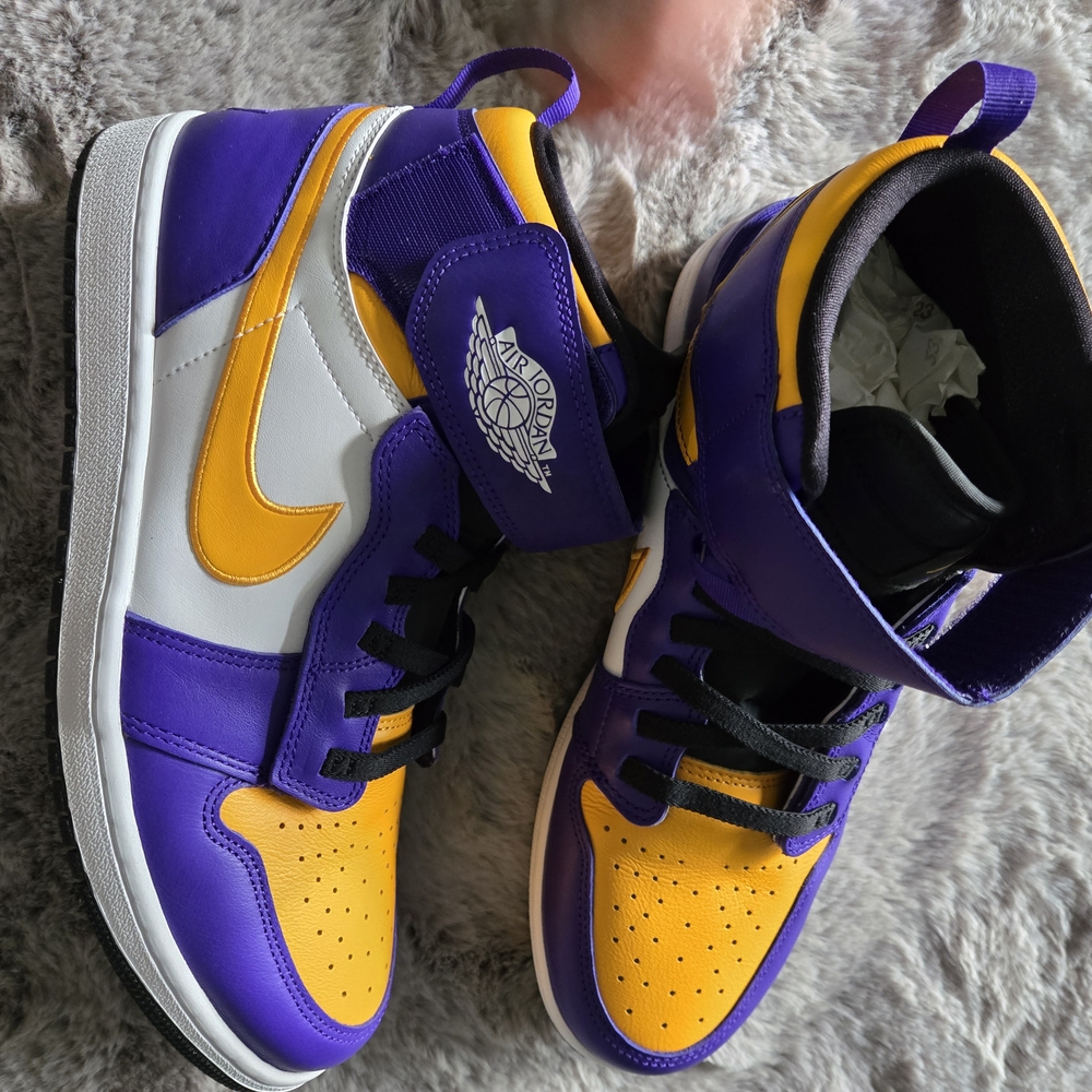 Nike Air Jordan 1 High FlyEase Lakers - Picture 5 of 6